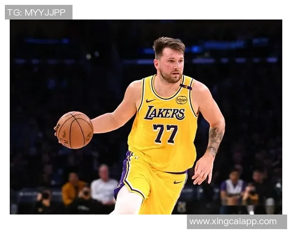 日本性感女星昨日现身湖人主场穿东契奇球衣引发热议 日本性感女星昨日现身湖人主场穿东契奇球衣引发热议