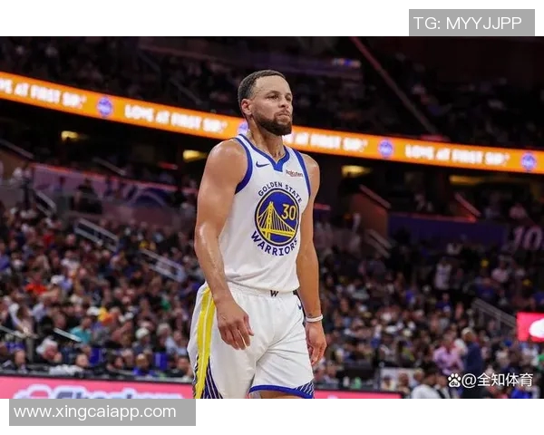 库里第二节狂轰三记三分克林根无奈束手无策太狠了 库里第二节狂轰三记三分克林根无奈束手无策太狠了