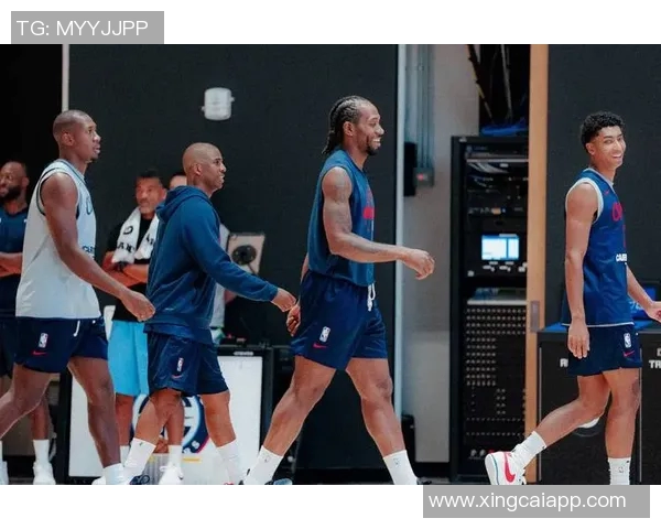 小卡季前赛表现出色砍下35分与队友重聚感到非常开心 小卡季前赛表现出色砍下35分与队友重聚感到非常开心