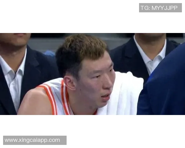 周琦半场表现平平仅得6分5板正负值惨淡显示球队困境 周琦半场表现平平仅得6分5板正负值惨淡显示球队困境