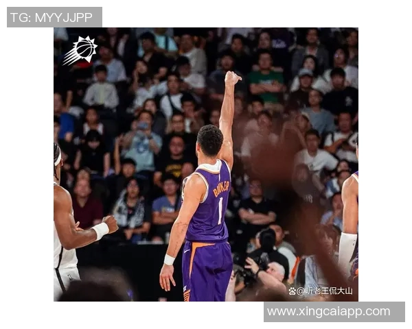 曾凡博全力以赴抢断狄龙皮球倒地争抢引发犯规争议