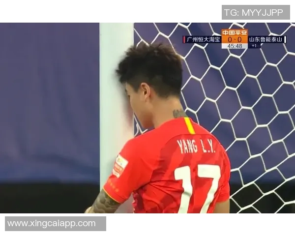 巴锡精彩表现抢断传切突破对手却遗憾打飞射门 巴锡精彩表现抢断传切突破对手却遗憾打飞射门