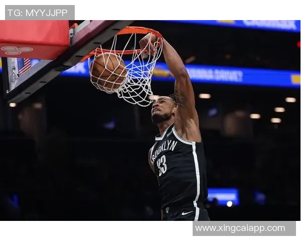 克拉克斯顿高效表现全队依赖他12投8中轻松砍下17分4篮板2助攻 克拉克斯顿高效表现全队依赖他12投8中轻松砍下17分4篮板2助攻